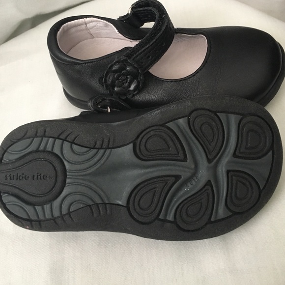 Size 6 wide Stride rite Mary Janes shoe striderite - Picture 4 of 4